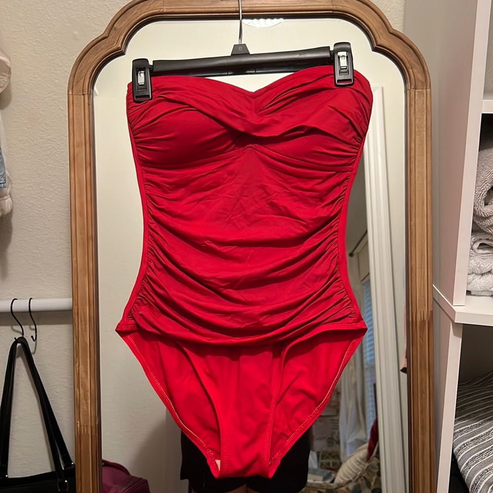 LA BLANCA Red One-Piece Swimsuit
